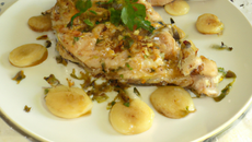 Chapon de pintade à l'ail et au pastis