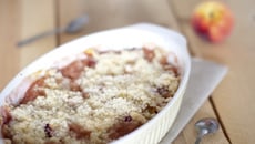 Crumble peches griottes