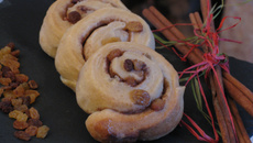 Brioches roulées cannelle et raisins secs