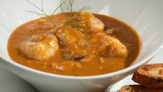 Huîtres de Normandie et coquillages façon bouillabaisse