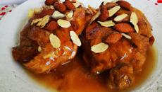 Chapon au miel et aux amandes