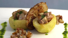 Pommes de terre épicées farcies à la tête de veau et jus de persil