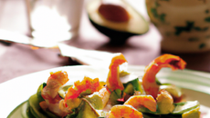Salade à l'avocat, gambas et kiwi de l'Adour