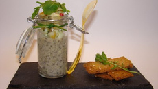 Rillettes de lentilles vertes, émietté  de haddock, melbas de pain aux céréales