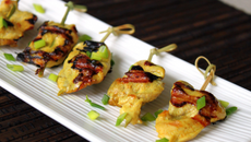 Muu ping : brochettes de porc au lait de coco