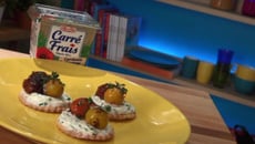 Tartelettes fines, Carré Frais aux herbes fraîches et tomates cerise confites au thym