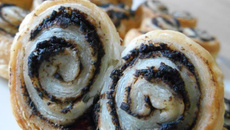Palmiers feuilletés à la tapenade noire