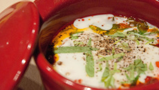 Œufs cocotte au chorizo et à l'estragon