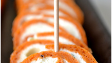 Roulé tomate, paprika et fromage ail et fines herbes