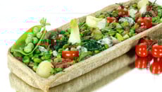 Tarte rustique aux légumes printaniers et au roquefort