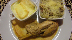Poulet au vinaigre, gratin de cardons, gratin de ravioles de Romans