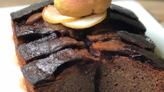 Gâteau aux poires Comice chocolaté