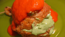 Profiteroles à l'avocat, coulis de poivrons