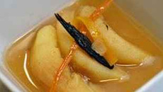 Coings pochés aux parfums d'agrumes et épices