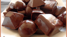 Chocolat craquant aux pignons et noisettes