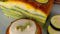 Cake aux courgettes et bûche de chèvre