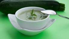 Velouté froid de courgettes au basilic