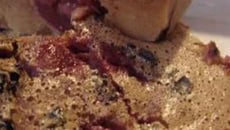 Clafoutis aux cerises et aux baies d'épine-vinette