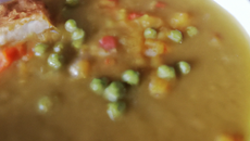 Soupe de pois cassés au curry