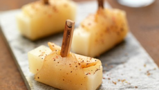 Bouchées de fromage Pur Brebis Pyrénées roulées aux tranches de poires fondantes