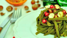Salade de haricots verts à la grenade et aux noisettes