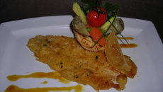 Filets de sole panés à l'anglaise, mari chaires de légumes printaniers