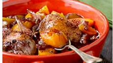 Coq au vin et aux nectarines jaunes d'ici