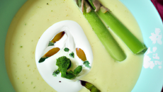 Velouté d'asperges et chèvre