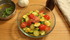 Poêlée de courgettes et tomates à l'ail