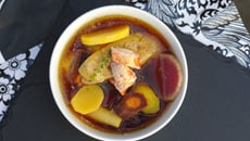 Pot au feu de foie gras, homard et légumes anciens