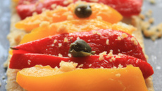 Tartine au fromage frais et aux deux poivrons