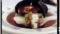 Barre de céréales fourrée à la fraise sous mousse de petit suisse au fluff