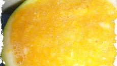 Courgettes buvant la tasse de potimarron