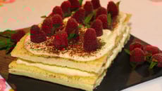 Génoise au chèvre frais et framboises