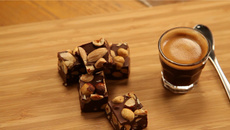 Carrés au chocolat noisettes-amandes