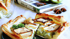 Tarte feuilletée au roquefort et aux pommes