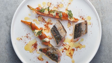 Maquereaux et carottes confites au Saint Agur et à la marmelade de piment d’Espelette