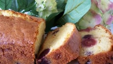 Mon cake aux cerises et à la menthe