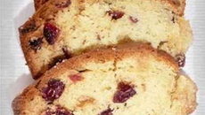 Cake à la crème d'amandes et aux cranberries