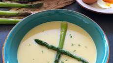 Soupe d'asperges aux œufs
