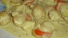 Noix de Saint Jacques à la crème au curry