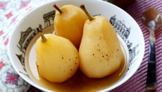 Poires pochées au thé, à la vapeur