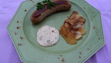 Boudin blanc poêlé et son éventail de pommes à la sauce moutardée