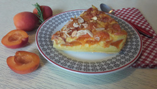 Clafoutis à l'abricot et romarin