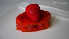 Tartare de fraises en terrine de poivrons rouge