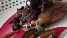 Canard chaponné aux pruneaux