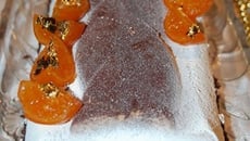 Bûche bavarois chocolat au lait fruit de la passion et clémentine confite