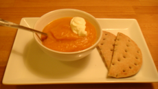 Soupe aux poivrons et légumes du jardin