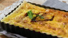 Quiche au poulet tandoori et pignons de pin