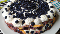 Charlotte aux myrtilles à la chantilly